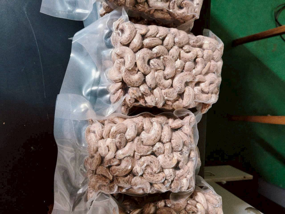 [真空袋包裝]帶皮鹹腰果